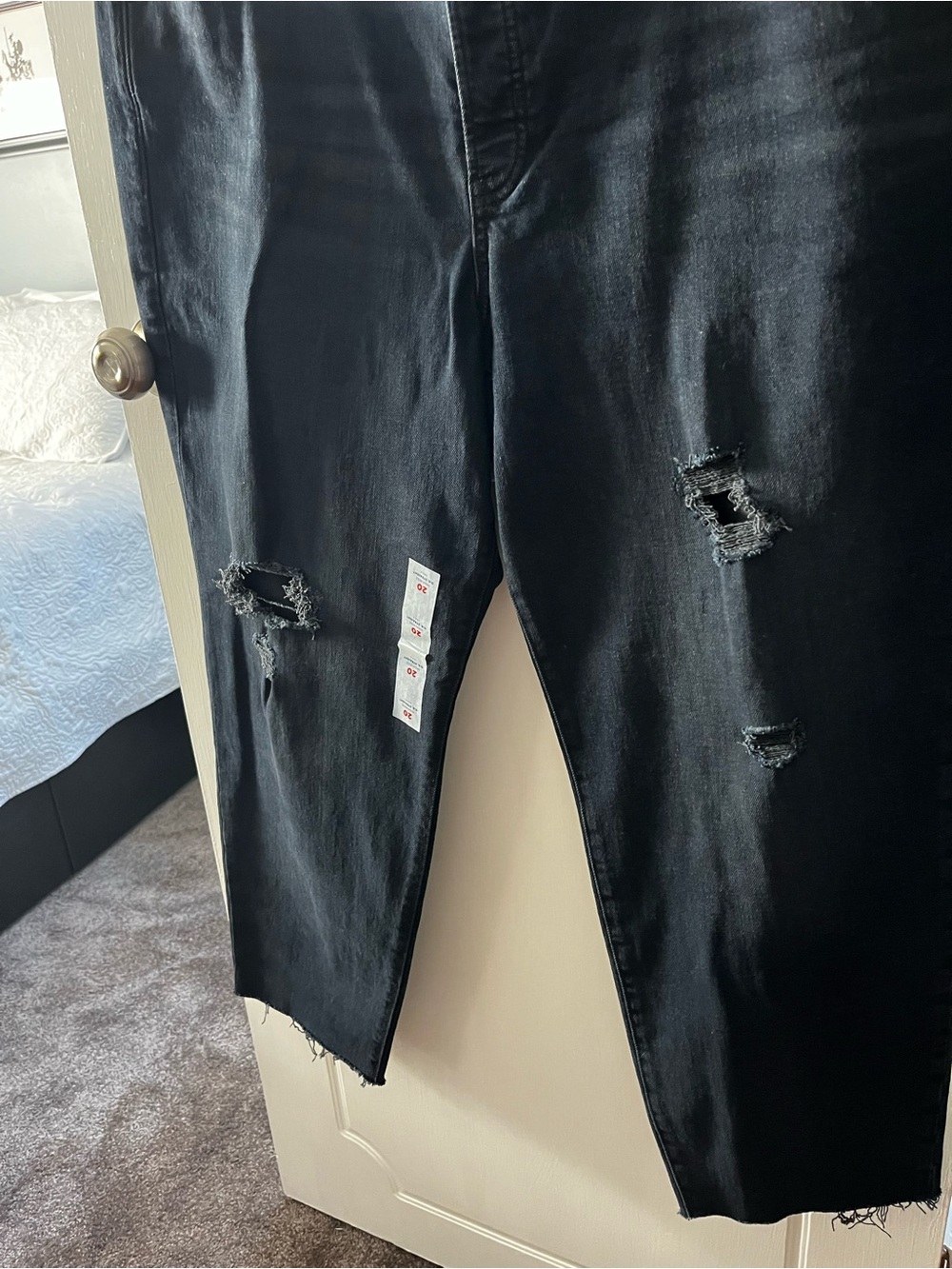 Old Navy High-Waisted O.G. Straight Button-Fly Cut-Off Jeans - Picture 4 of 7